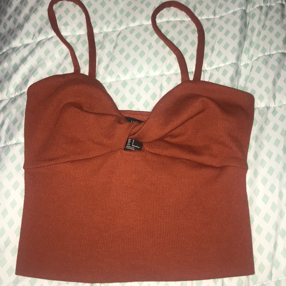 Cute crop top (NEVER BEEN WORN, BRAND NEW)